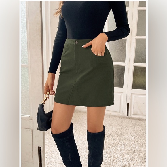 Ann Taylor Dresses & Skirts - Ann Taylor women’s size 10 corduroy skirt back zip /front pockets, olive green